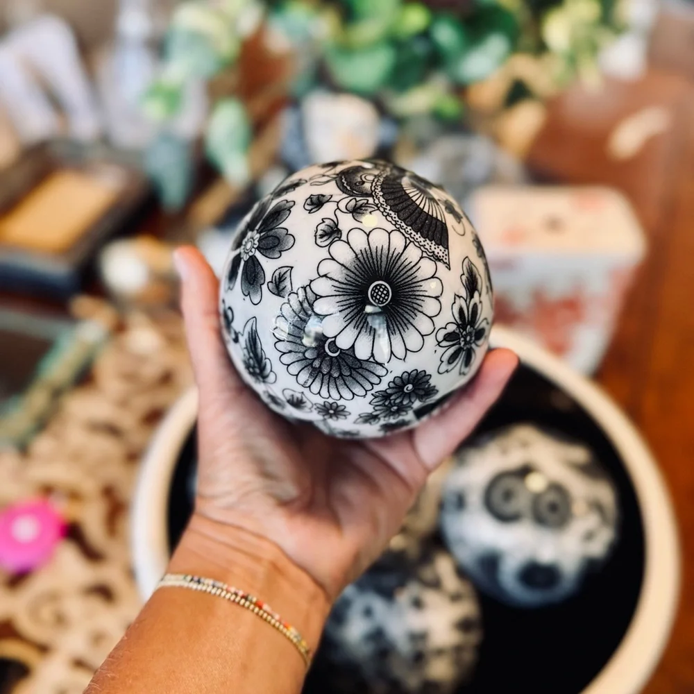 Elegant Chinoiserie Porcelain Ceramic Ball Black & White Carpet Balls Home Decor - Picture 6 of 16